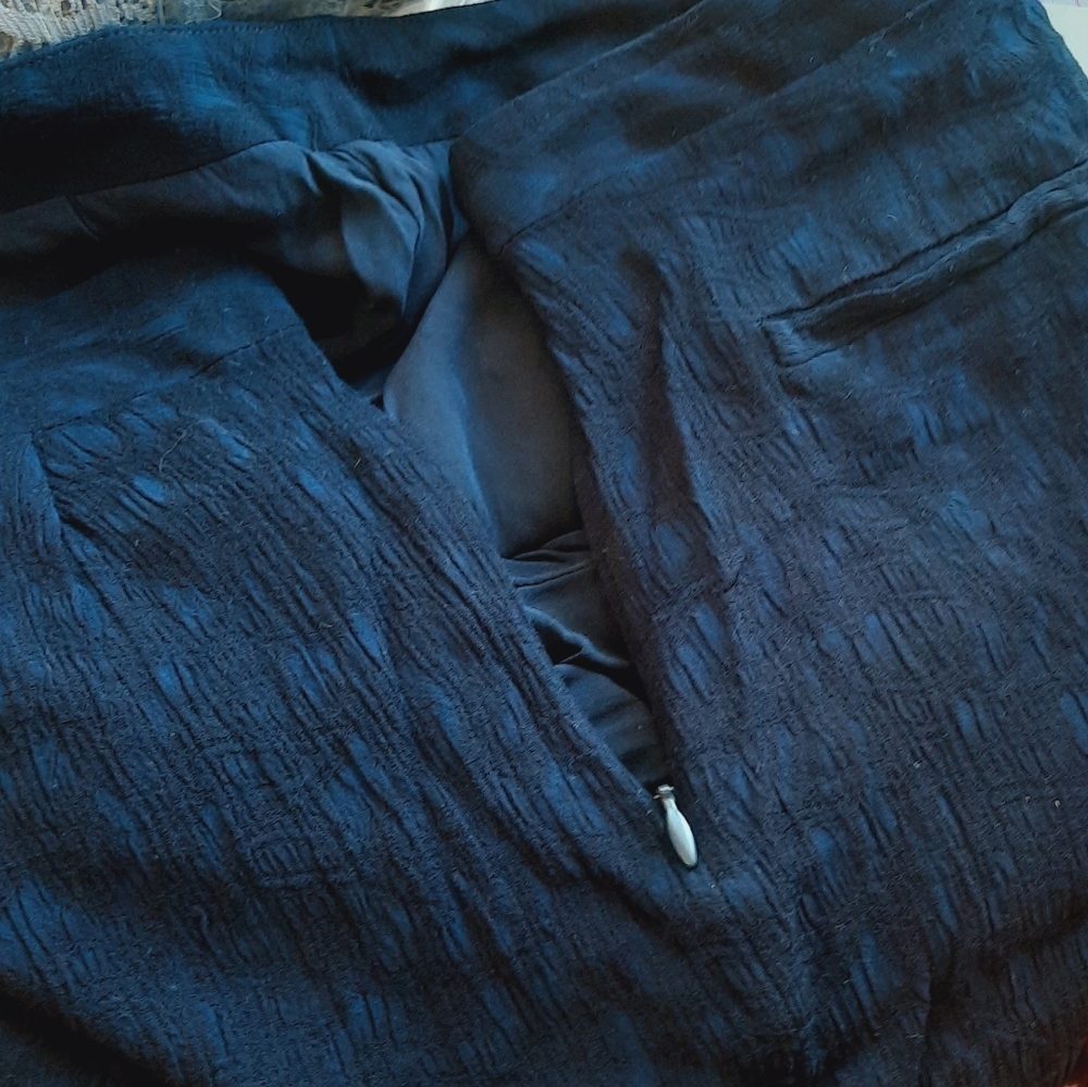 Tahari Navy Shorts - Picture 5 of 14